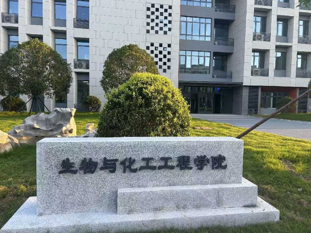 德城区扬州职业大学体育场高杆灯项目